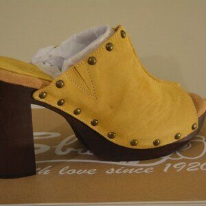 Sbicca Montrose Women’s Mule Clog Sandals 10 Marigold Yellow Suede Stud Heel NIB